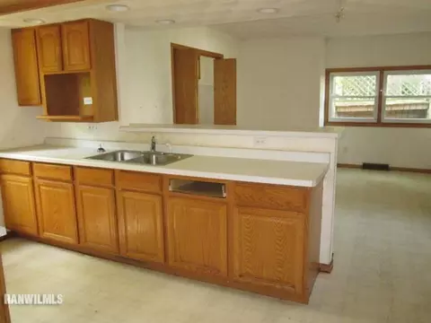 311 E Jefferson St, Freeport, IL 61032 photo 7