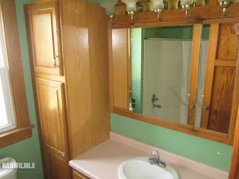 311 E Jefferson St, Freeport, IL 61032 photo 10