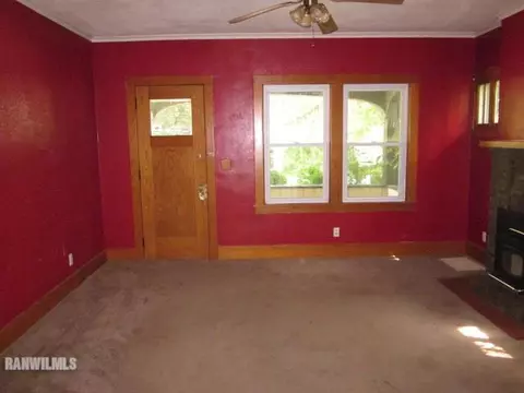 311 E Jefferson St, Freeport, IL 61032 photo 2