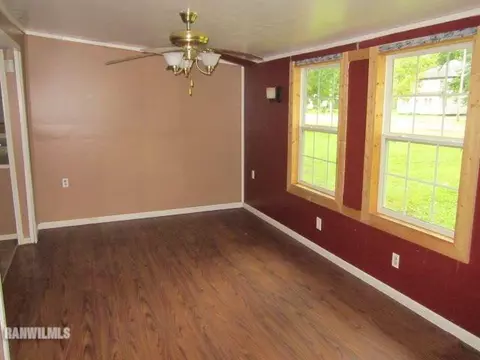 1124 W Main St, Thomson, IL 61285 photo 5
