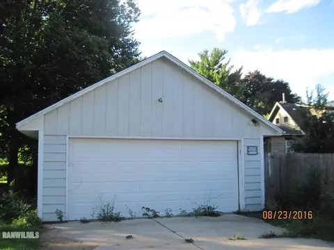 215 S Cherry Ave, Freeport, IL 61032 photo 13