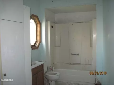 215 S Cherry Ave, Freeport, IL 61032 photo 11