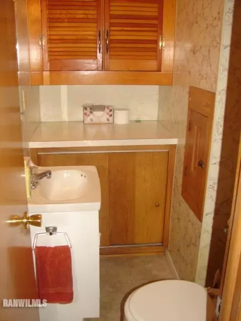 1124 S State Ave, Freeport, IL 61032 photo 11