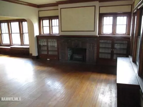 1641 S Chicago Ave, Freeport, IL 61032 photo 2