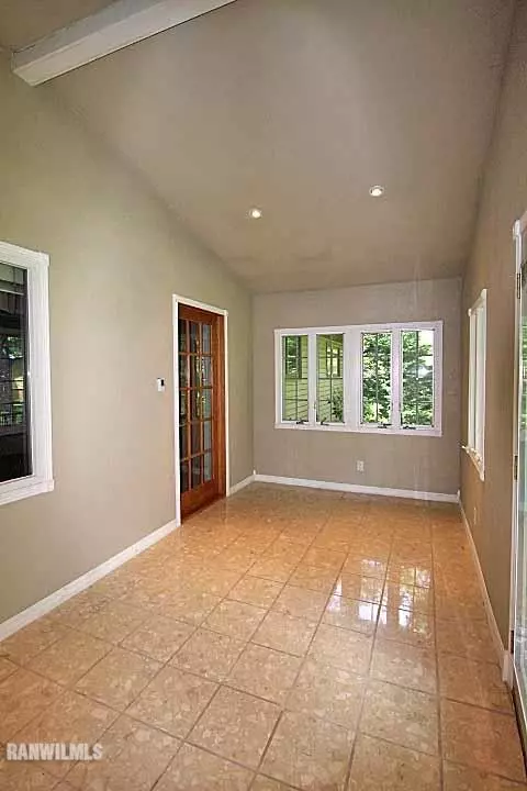 974 Angle Rd, Freeport, IL 61032 photo 3