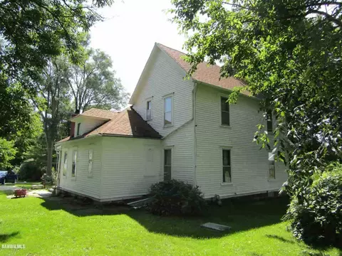 106 W 3rd, Ridott, IL 61067 photo 4