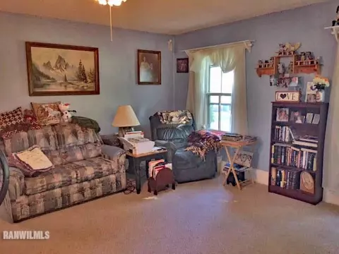 323 Calvert Ave, Chadwick, IL 61014 photo 4
