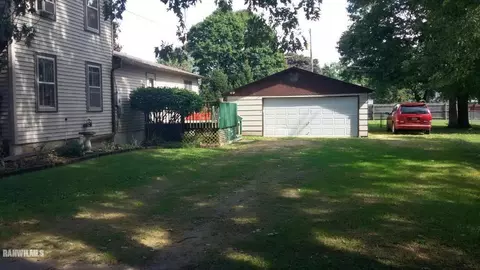 323 Calvert Ave, Chadwick, IL 61014 photo 2