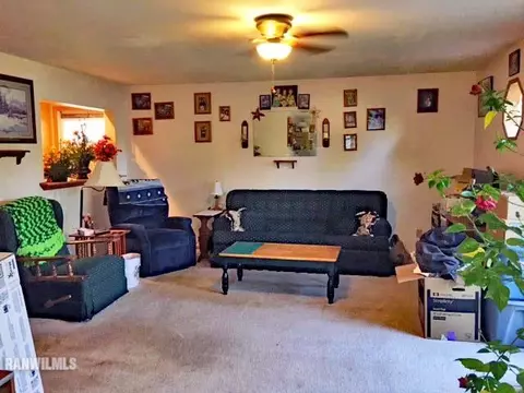 323 Calvert Ave, Chadwick, IL 61014 photo 9