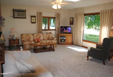 16 School St, Chadwick, IL 61014 photo 7