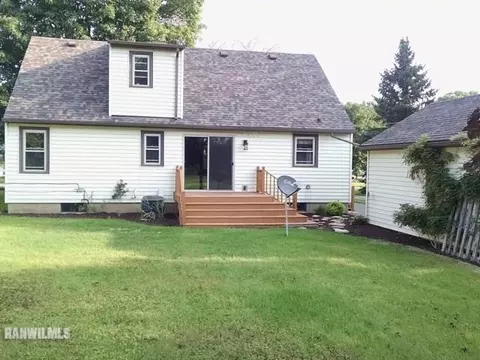 536 W 7th St, Pecatonica, IL 61063 photo 3