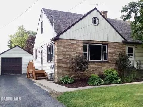 536 W 7th St, Pecatonica, IL 61063 photo 2