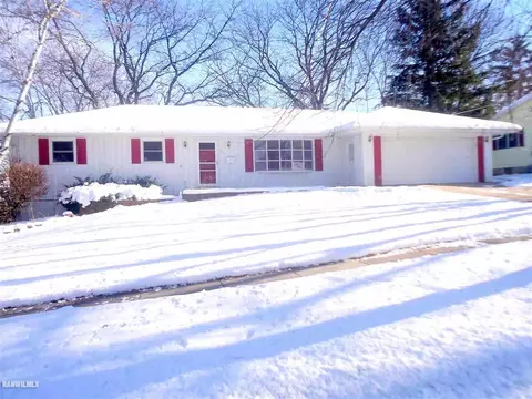 1837 N Ridge Dr, Freeport, IL 61032 photo 1