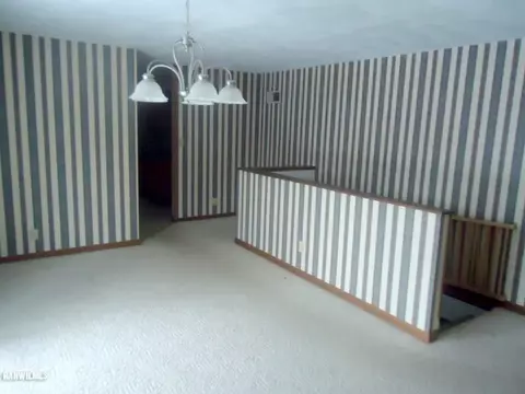1837 N Ridge Dr, Freeport, IL 61032 photo 5