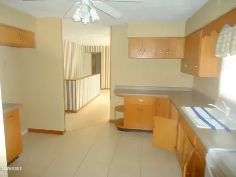 1837 N Ridge Dr, Freeport, IL 61032 photo 6
