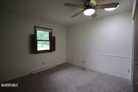 2418 Glenview Dr, Freeport, IL 61032 photo 15