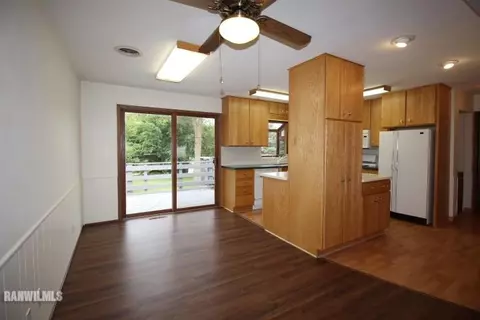 2418 Glenview Dr, Freeport, IL 61032 photo 6