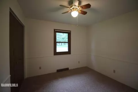 2418 Glenview Dr, Freeport, IL 61032 photo 14