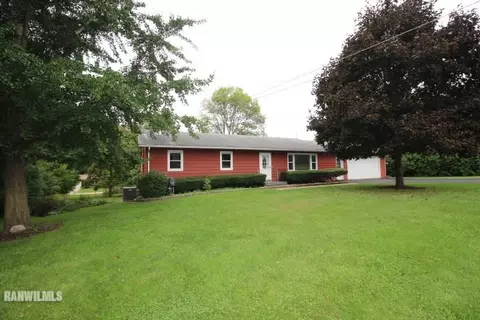 2418 Glenview Dr, Freeport, IL 61032 photo 1