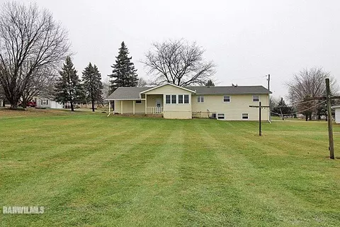 1100 Jay St, Freeport, IL 61032 photo 2