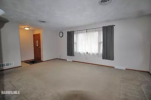 1100 Jay St, Freeport, IL 61032 photo 4