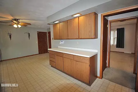 1100 Jay St, Freeport, IL 61032 photo 8