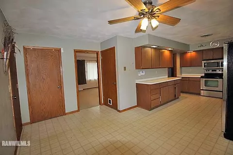 1100 Jay St, Freeport, IL 61032 photo 7