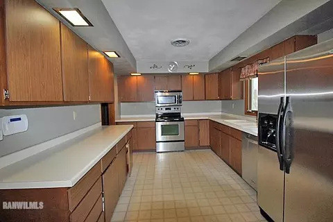 1100 Jay St, Freeport, IL 61032 photo 9