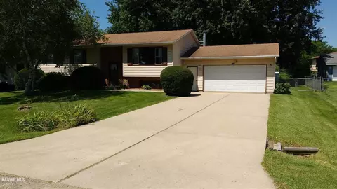 2410 Mallard Dr, Freeport, IL 61032 photo 1