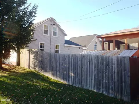 105 N Oak Ave, Forreston, IL 61030 photo 9