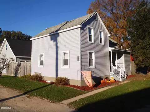 105 N Oak Ave, Forreston, IL 61030 photo 1