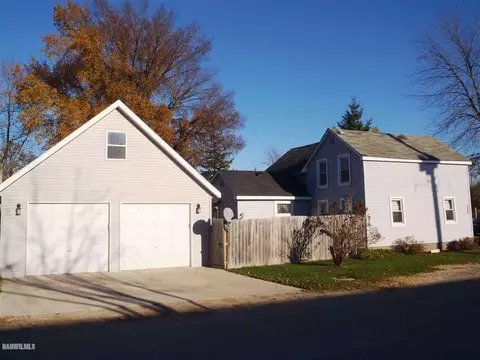 105 N Oak Ave, Forreston, IL 61030 photo 2