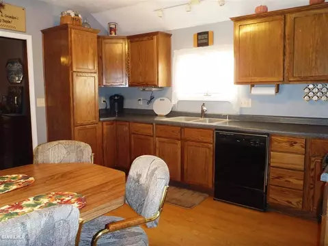 105 N Oak Ave, Forreston, IL 61030 photo 15