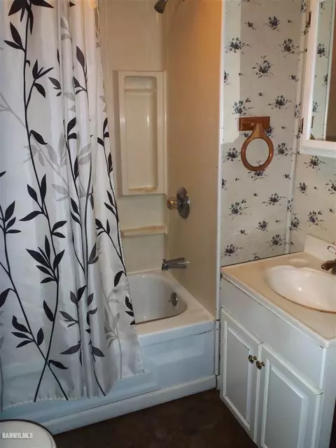 105 N Oak Ave, Forreston, IL 61030 photo 21