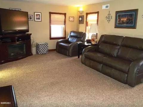 105 N Oak Ave, Forreston, IL 61030 photo 20