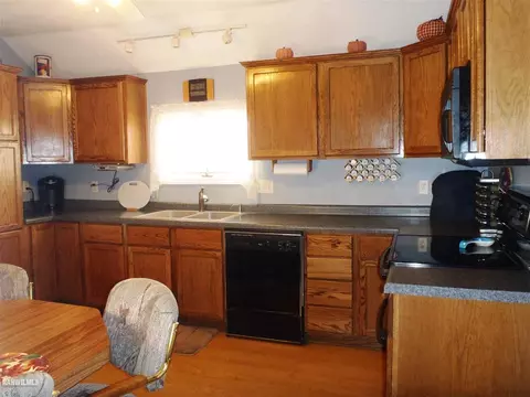 105 N Oak Ave, Forreston, IL 61030 photo 14
