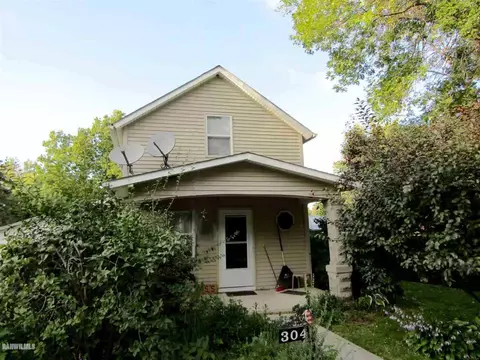 304 E 2nd St, Leaf River, IL 61047 photo 2