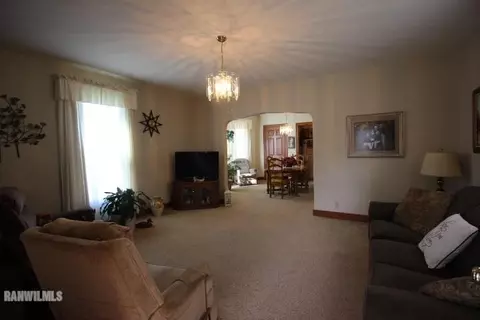734 W Ringold St, Freeport, IL 61032 photo 9