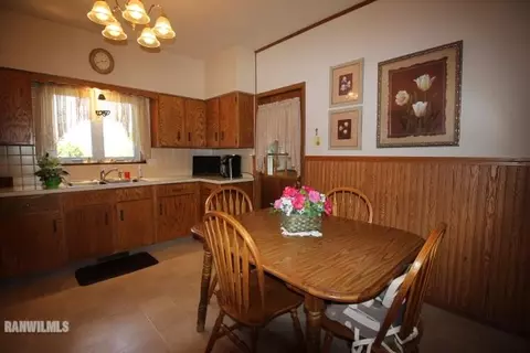 734 W Ringold St, Freeport, IL 61032 photo 5