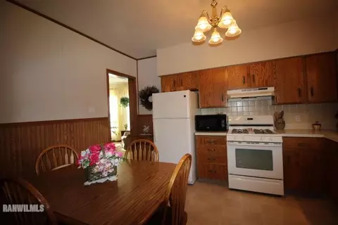 734 W Ringold St, Freeport, IL 61032 photo 4