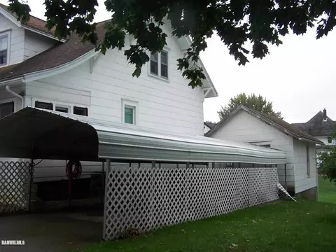 216 W Locust St, Lanark, IL 61046 photo 3