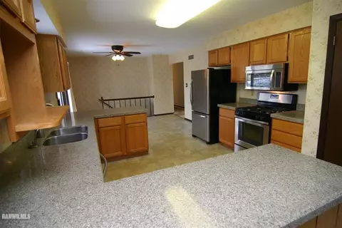 12417 N Gate Rd, Roscoe, IL 61073 photo 7