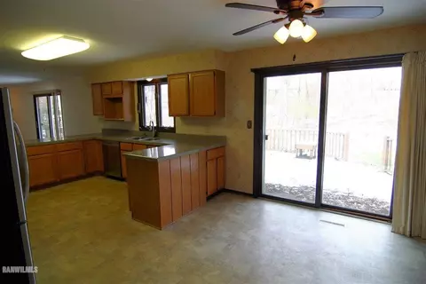 12417 N Gate Rd, Roscoe, IL 61073 photo 8