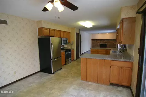 12417 N Gate Rd, Roscoe, IL 61073 photo 6