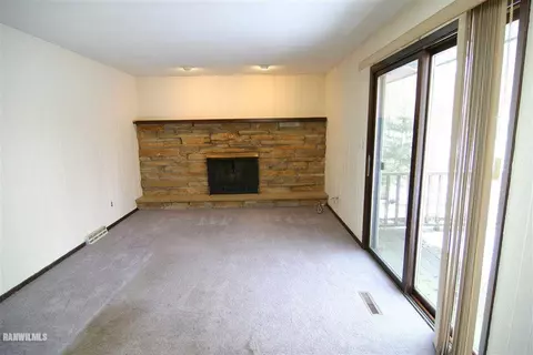 12417 N Gate Rd, Roscoe, IL 61073 photo 9