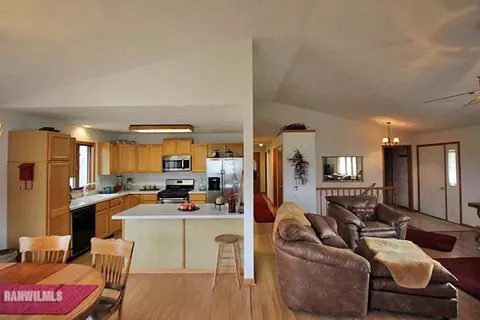 1760 W Apache Trl, Freeport, IL 61032 photo 9