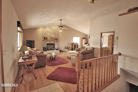 1760 W Apache Trl, Freeport, IL 61032 photo 6