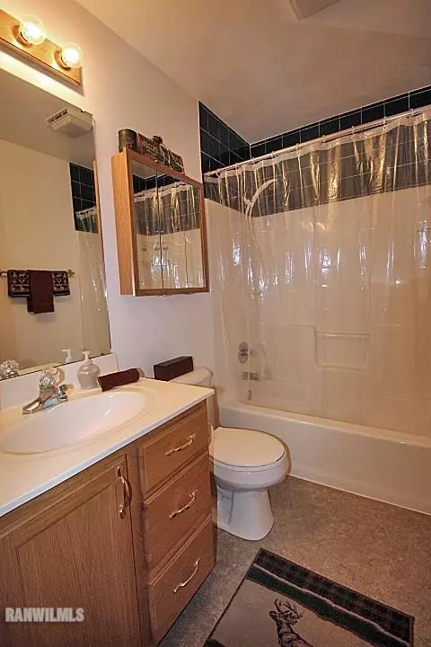 1760 W Apache Trl, Freeport, IL 61032 photo 18