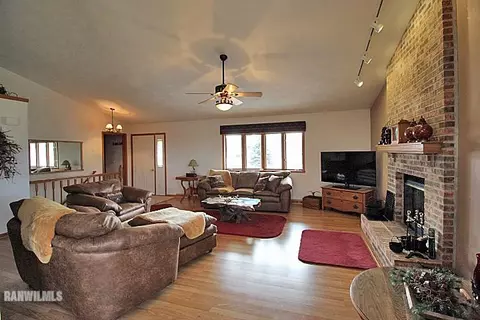 1760 W Apache Trl, Freeport, IL 61032 photo 7