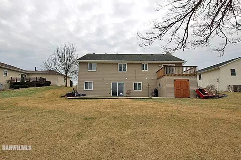 1760 W Apache Trl, Freeport, IL 61032 photo 3